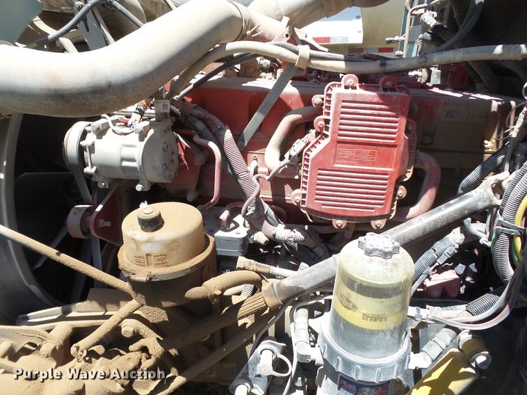 image for item DE1389 2009 Peterbilt 384 semi truck