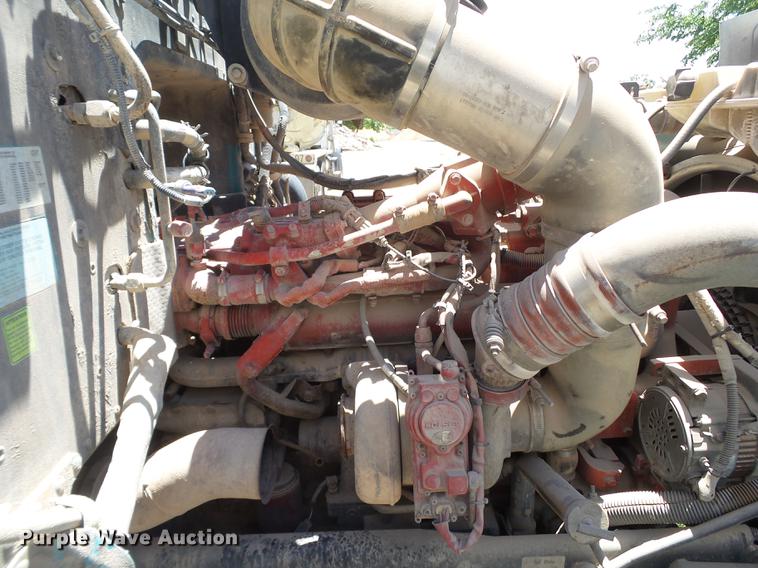 image for item DE1389 2009 Peterbilt 384 semi truck