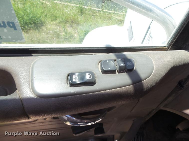 image for item DE1389 2009 Peterbilt 384 semi truck