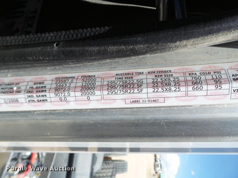 image for item DE1389 2009 Peterbilt 384 semi truck