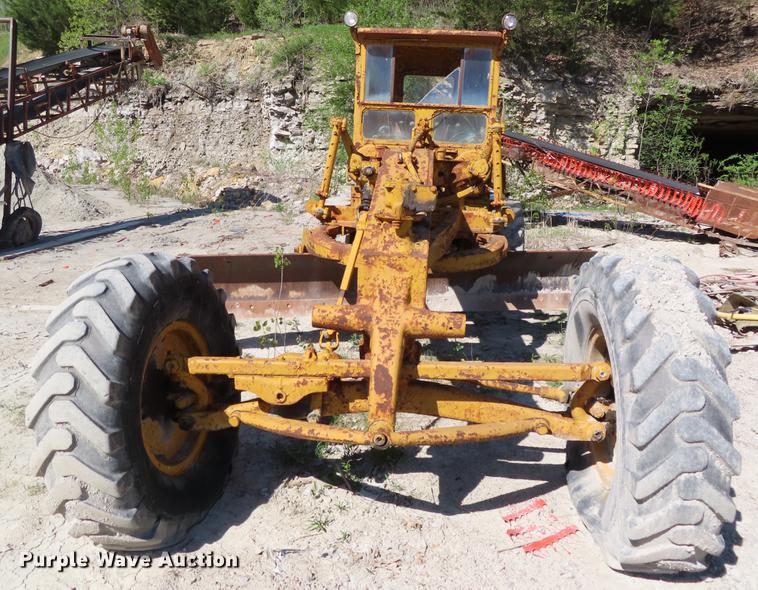 image for item DE3471 Caterpillar 12 rigid frame motor grader