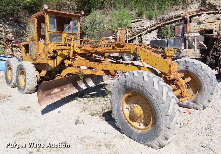 image for item DE3471 Caterpillar 12 rigid frame motor grader