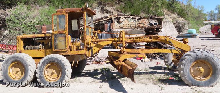 image for item DE3471 Caterpillar 12 rigid frame motor grader