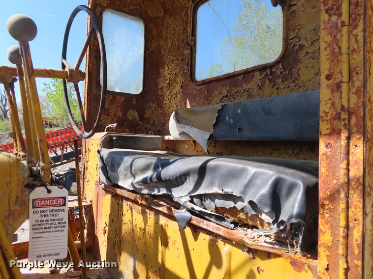 image for item DE3471 Caterpillar 12 rigid frame motor grader