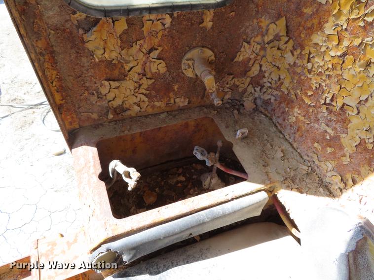 image for item DE3471 Caterpillar 12 rigid frame motor grader