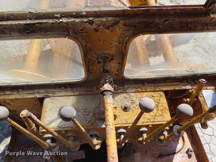 image for item DE3471 Caterpillar 12 rigid frame motor grader