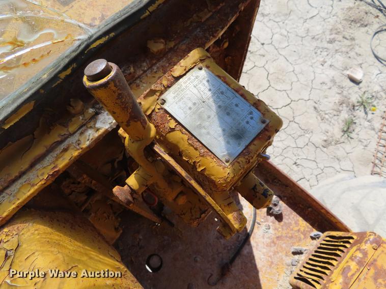 image for item DE3471 Caterpillar 12 rigid frame motor grader