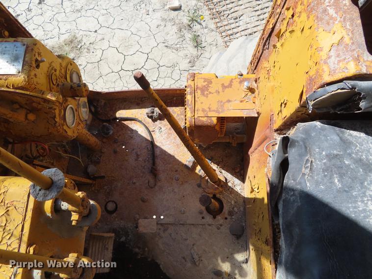 image for item DE3471 Caterpillar 12 rigid frame motor grader