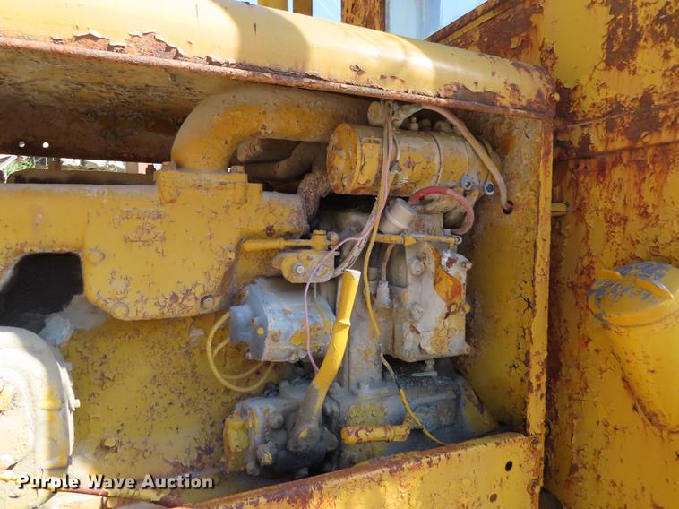 image for item DE3471 Caterpillar 12 rigid frame motor grader