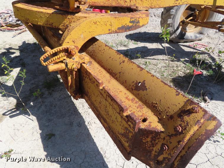 image for item DE3471 Caterpillar 12 rigid frame motor grader