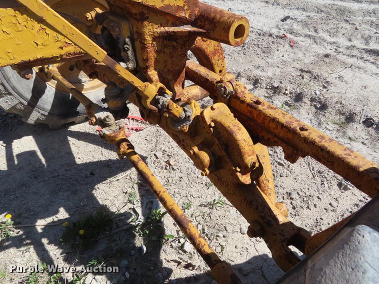 image for item DE3471 Caterpillar 12 rigid frame motor grader