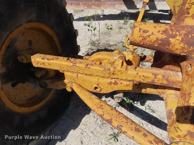 image for item DE3471 Caterpillar 12 rigid frame motor grader