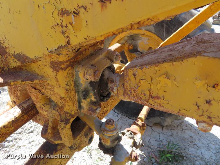 image for item DE3471 Caterpillar 12 rigid frame motor grader