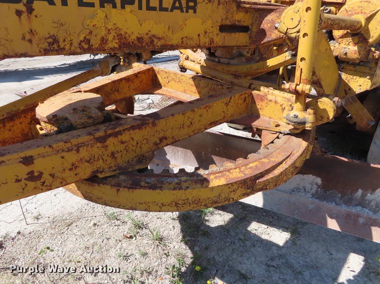 image for item DE3471 Caterpillar 12 rigid frame motor grader