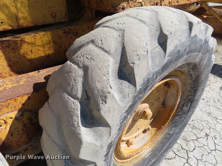 image for item DE3471 Caterpillar 12 rigid frame motor grader