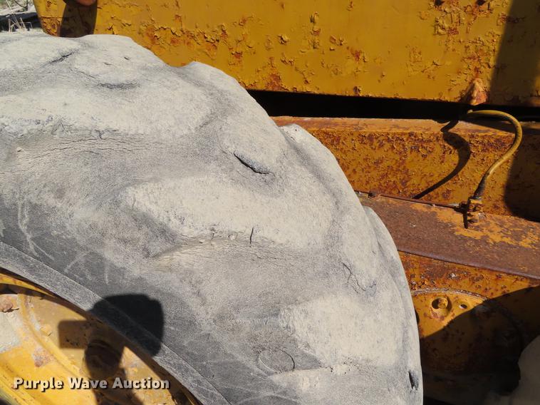 image for item DE3471 Caterpillar 12 rigid frame motor grader