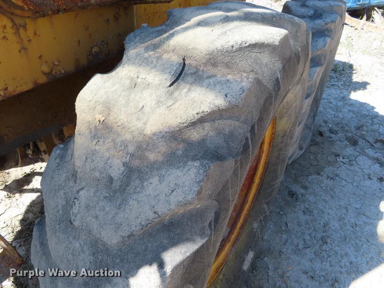 image for item DE3471 Caterpillar 12 rigid frame motor grader