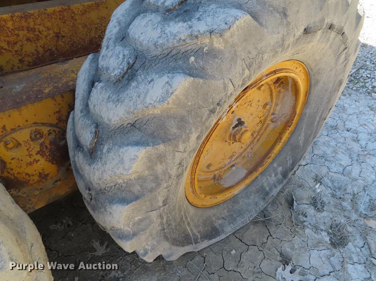 image for item DE3471 Caterpillar 12 rigid frame motor grader