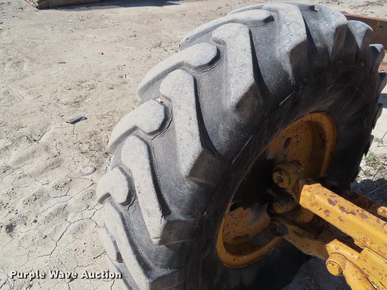 image for item DE3471 Caterpillar 12 rigid frame motor grader