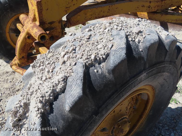 image for item DE3471 Caterpillar 12 rigid frame motor grader