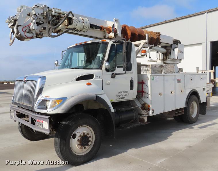 image for item DE3495 2007 International 7300 digger derrick truck