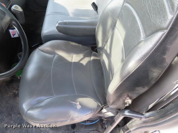 image for item DE3495 2007 International 7300 digger derrick truck