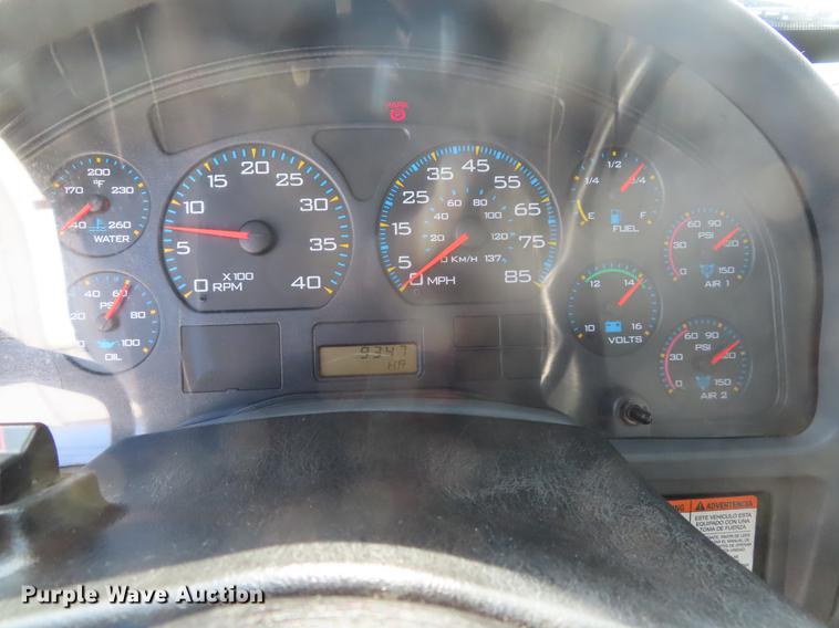 image for item DE3495 2007 International 7300 digger derrick truck