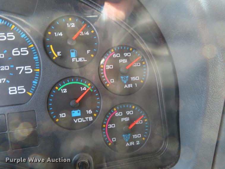 image for item DE3495 2007 International 7300 digger derrick truck