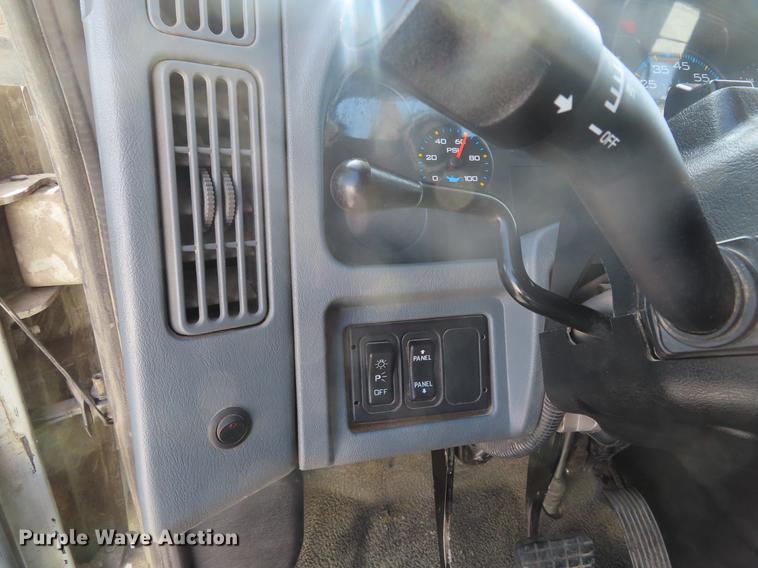 image for item DE3495 2007 International 7300 digger derrick truck