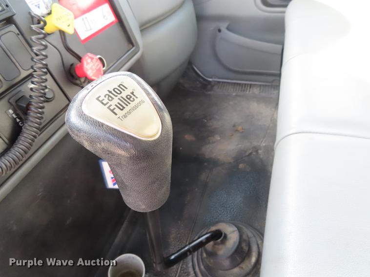 image for item DE3495 2007 International 7300 digger derrick truck