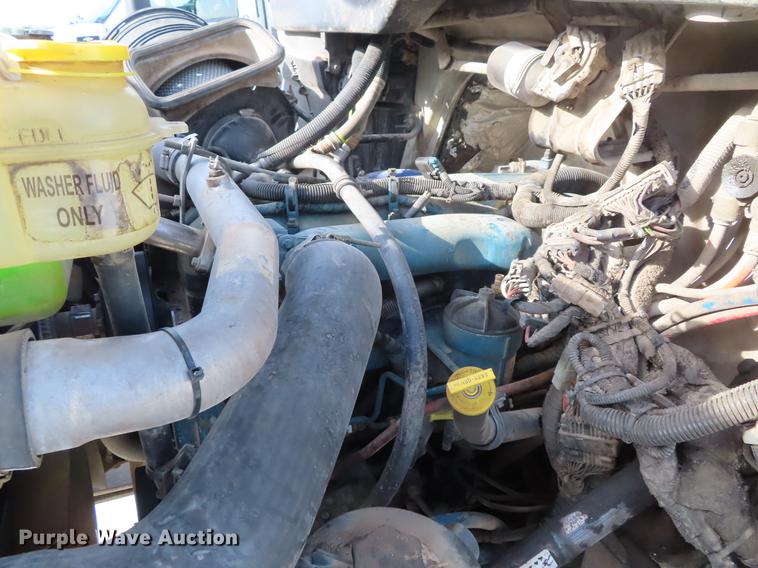 image for item DE3495 2007 International 7300 digger derrick truck