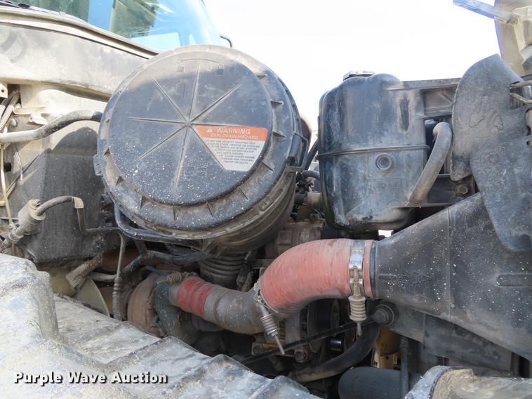 image for item DE3495 2007 International 7300 digger derrick truck