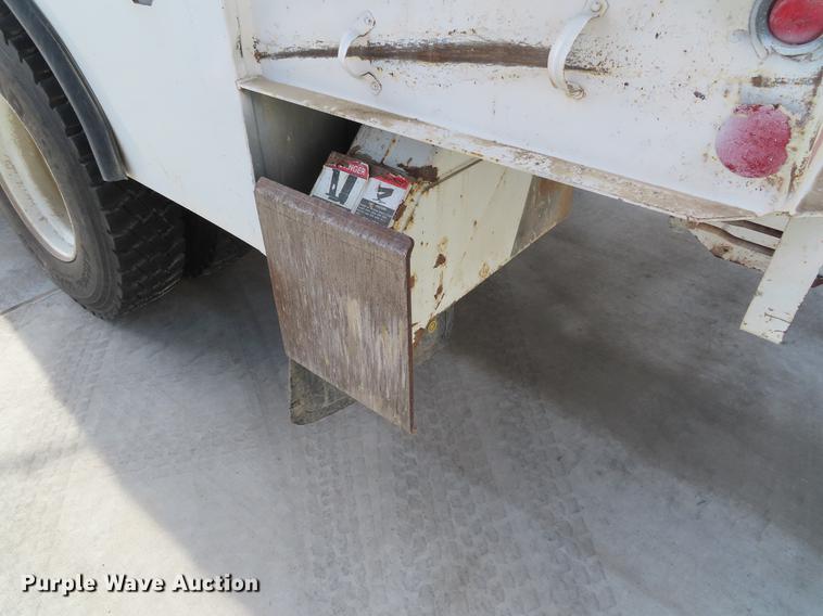 image for item DE3495 2007 International 7300 digger derrick truck