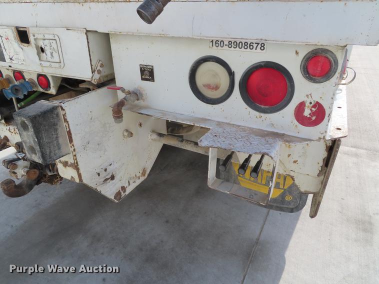 image for item DE3495 2007 International 7300 digger derrick truck