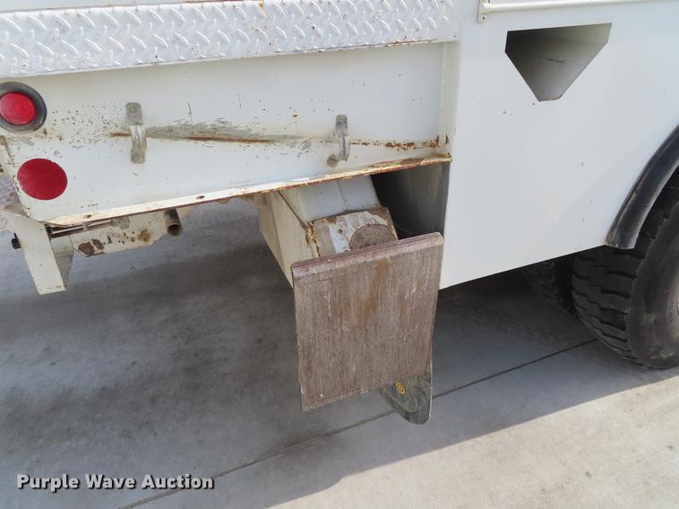 image for item DE3495 2007 International 7300 digger derrick truck