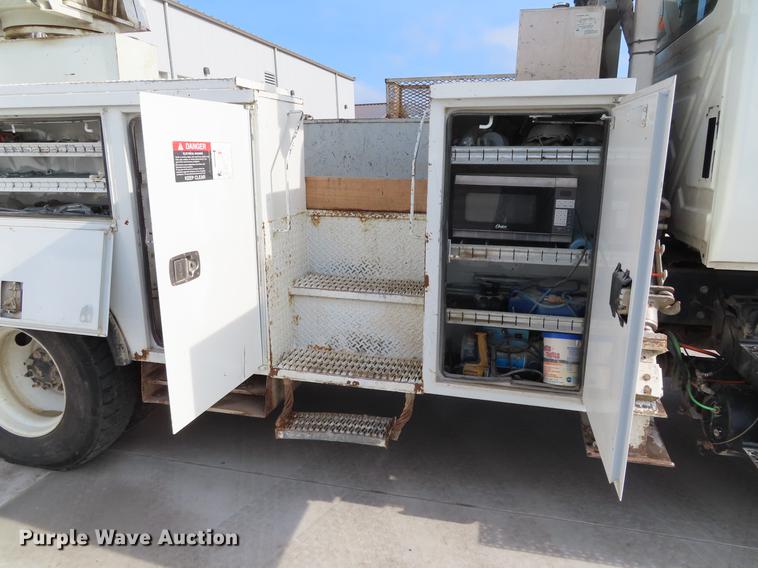 image for item DE3495 2007 International 7300 digger derrick truck