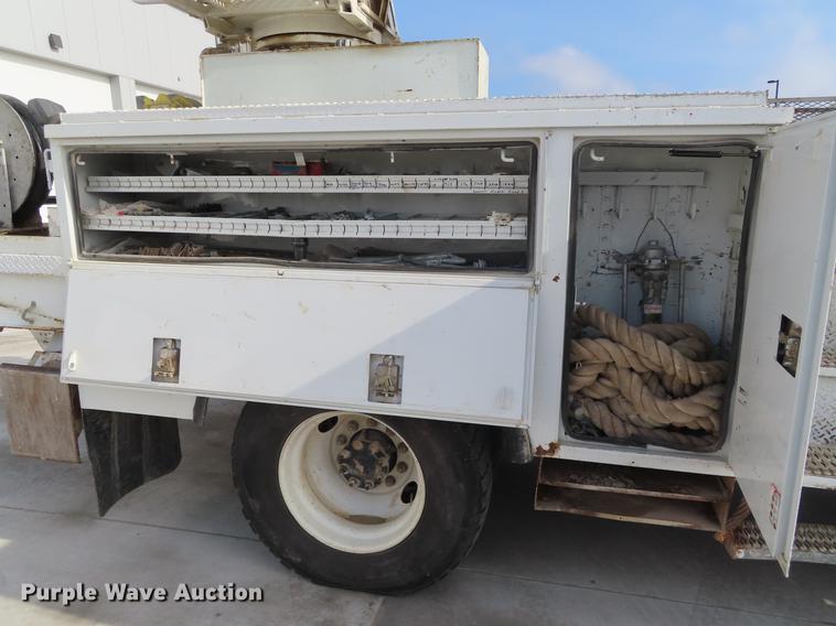 image for item DE3495 2007 International 7300 digger derrick truck