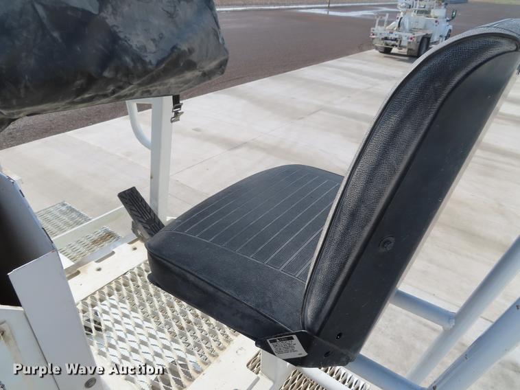 image for item DE3495 2007 International 7300 digger derrick truck