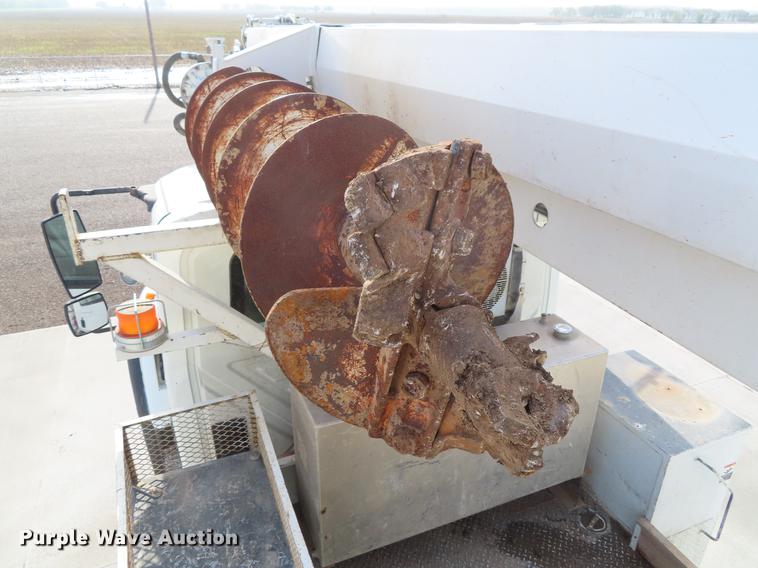 image for item DE3495 2007 International 7300 digger derrick truck