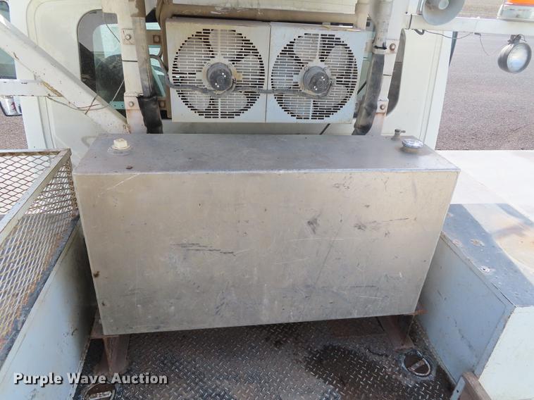 image for item DE3495 2007 International 7300 digger derrick truck