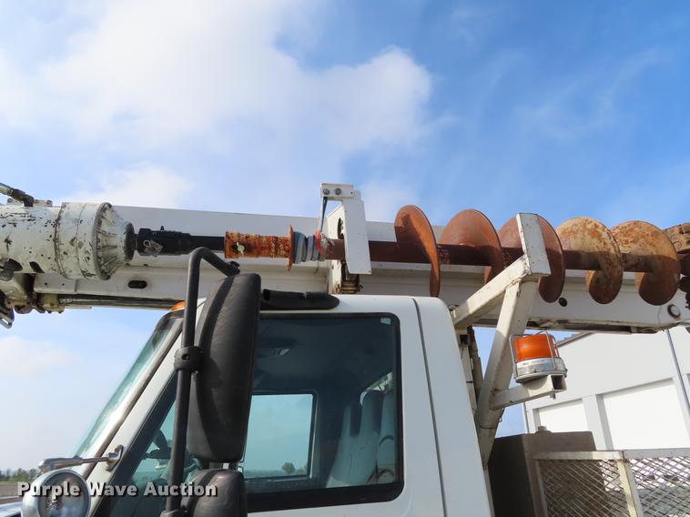 image for item DE3495 2007 International 7300 digger derrick truck