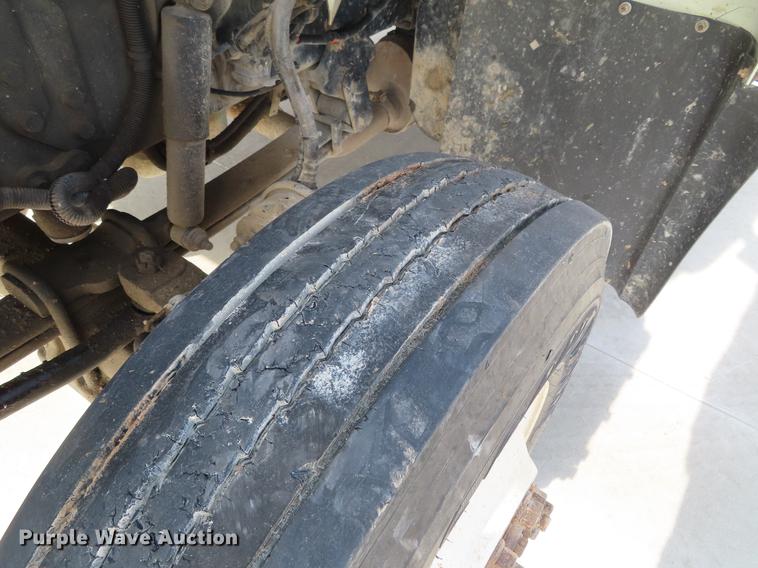 image for item DE3495 2007 International 7300 digger derrick truck