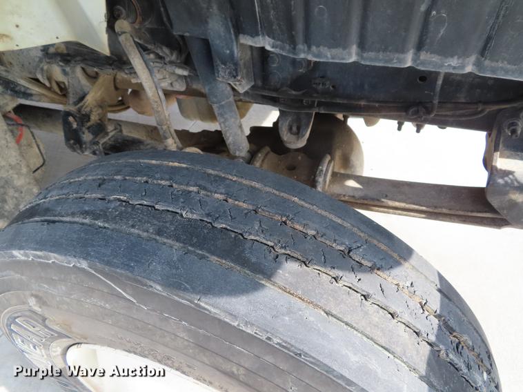 image for item DE3495 2007 International 7300 digger derrick truck