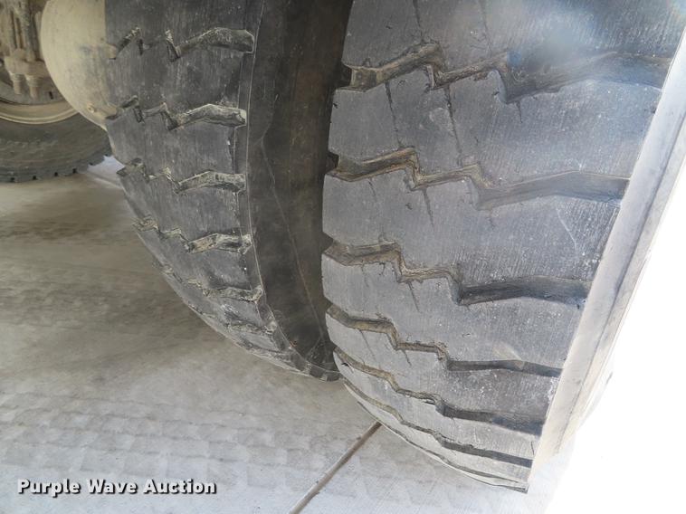 image for item DE3495 2007 International 7300 digger derrick truck