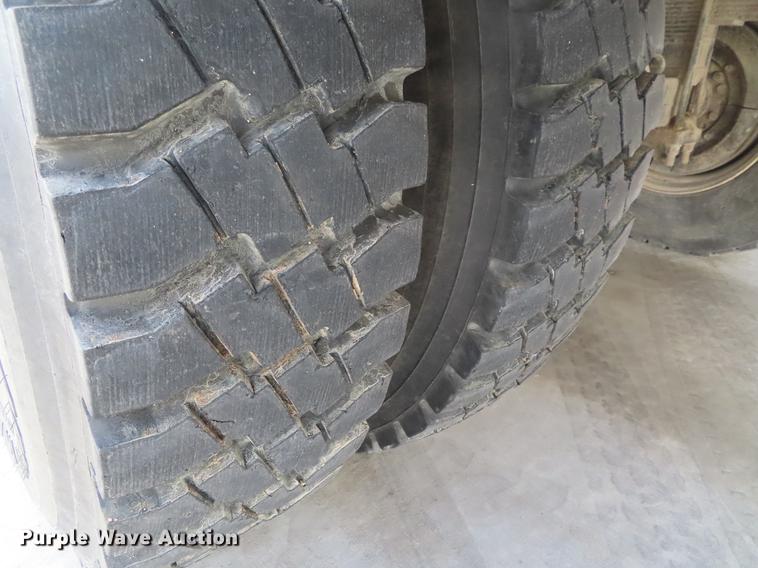 image for item DE3495 2007 International 7300 digger derrick truck