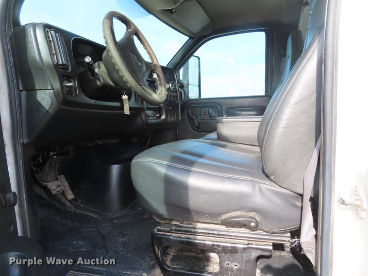 image for item DE3496 2006 Chevrolet C8500 digger derrick truck