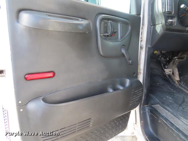 image for item DE3496 2006 Chevrolet C8500 digger derrick truck