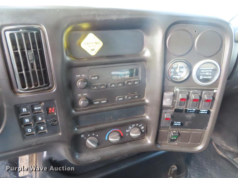 image for item DE3496 2006 Chevrolet C8500 digger derrick truck