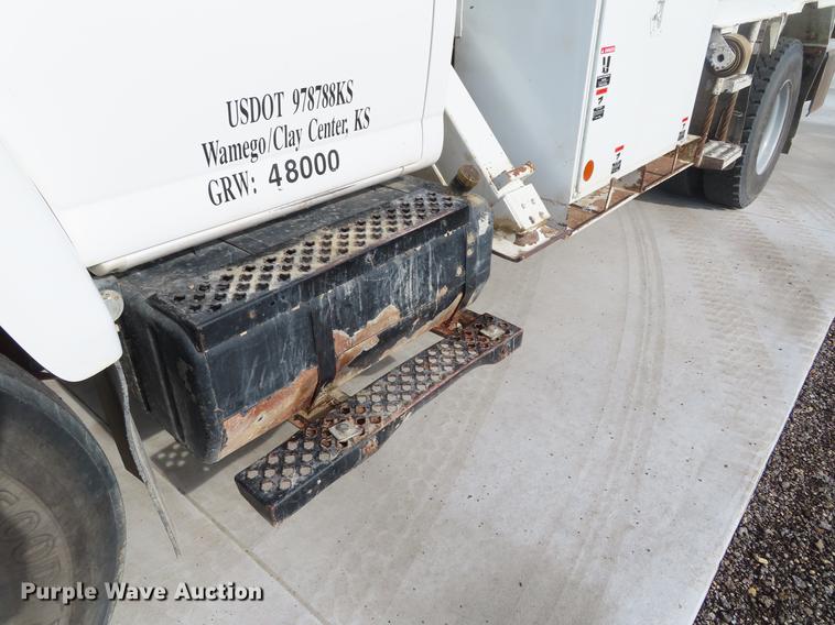 image for item DE3496 2006 Chevrolet C8500 digger derrick truck