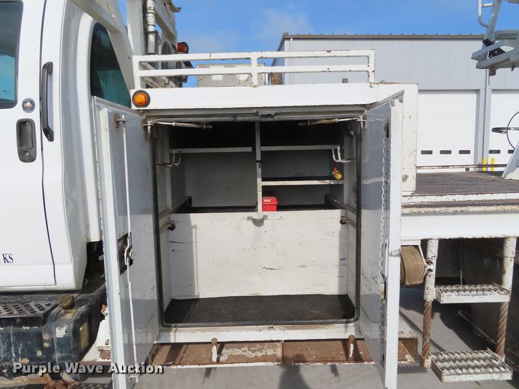 image for item DE3496 2006 Chevrolet C8500 digger derrick truck